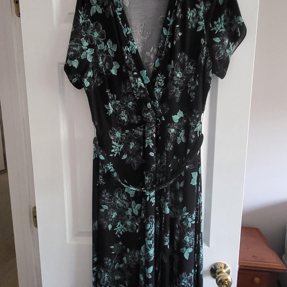 V-neck flowered skater dress